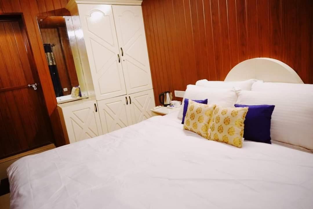 Apartamento Fort Bridge View Kochi Exterior foto